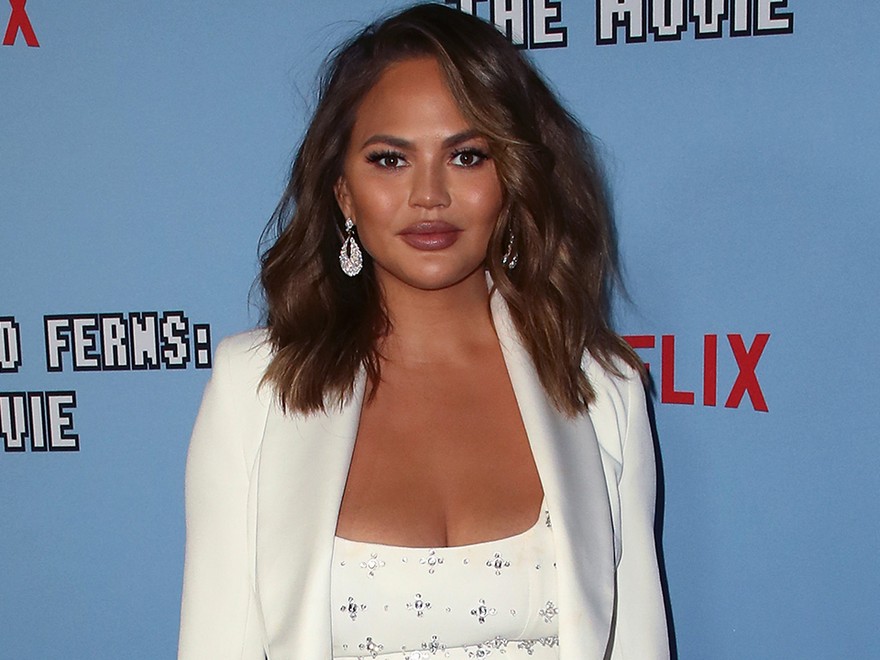  Chrissy Teigen says she’ll ‘by no means’ be pregnant once more, postpartum stomach is reminder of ‘what may have been’