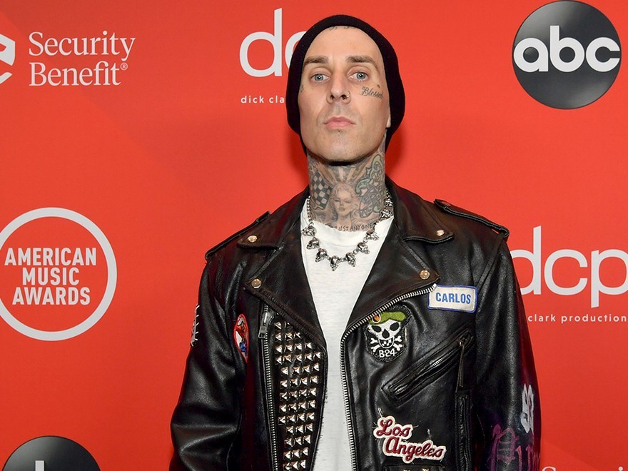  Travis Barker says 2008 airplane crash compelled him to cease abusing opioids