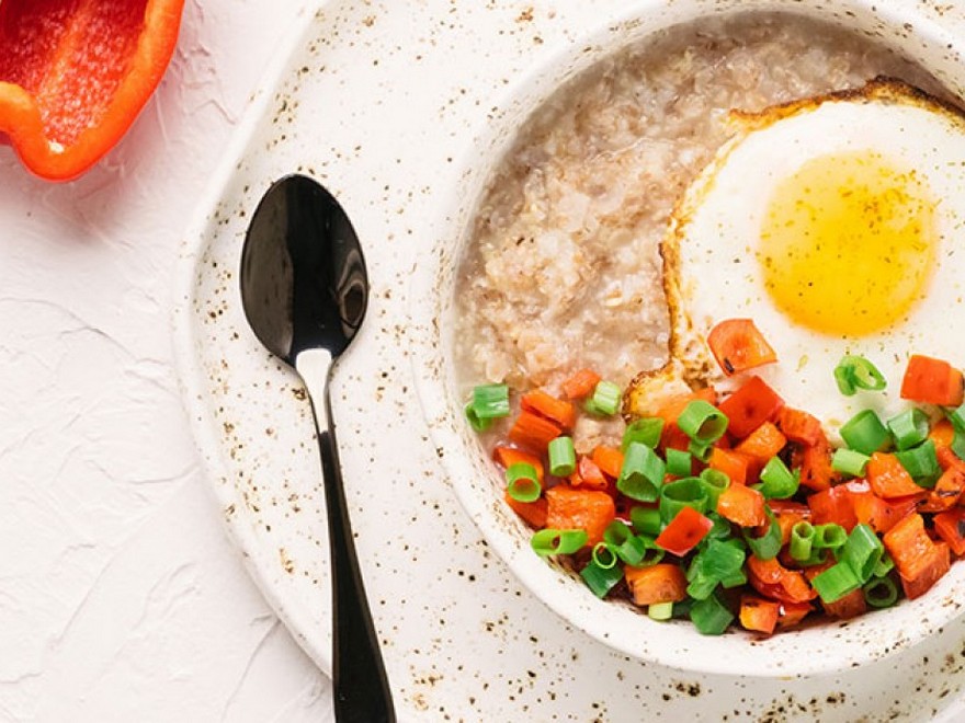 SAVORY OATMEAL WITH FRIED EGG