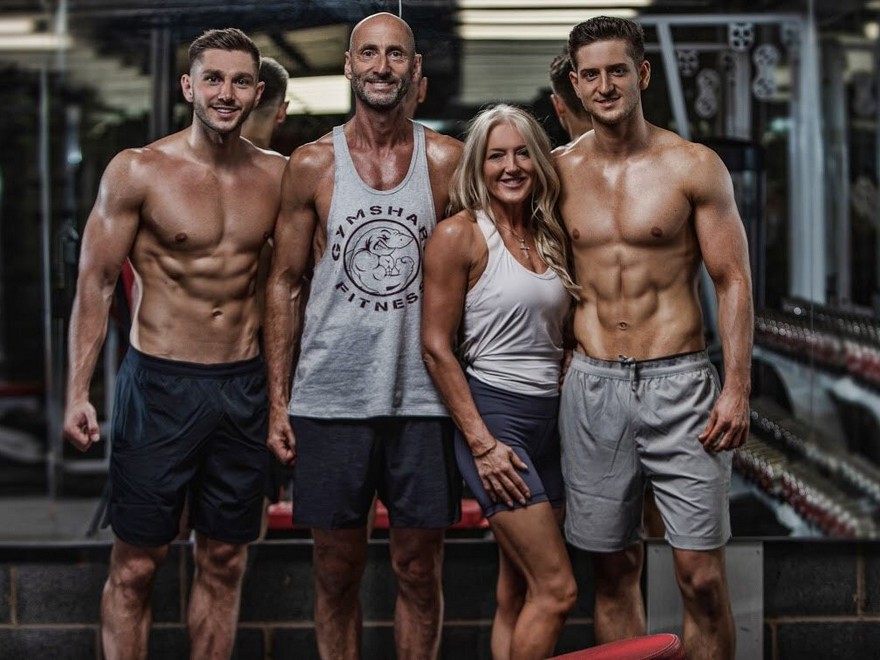  This Household Dropped 90 Kilos and Received Shredded Collectively