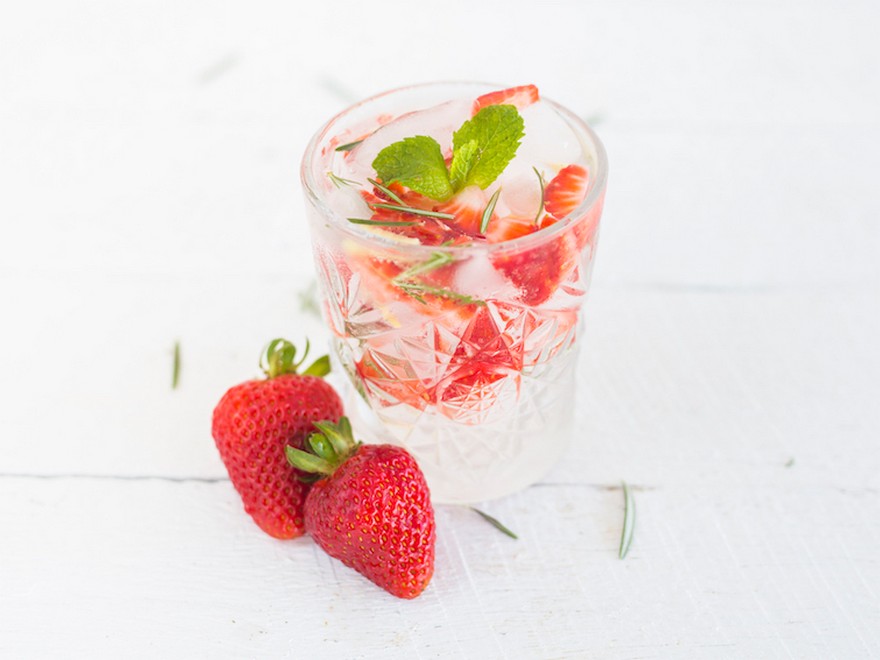  Strawberry, Mint and Rosemary Mojito